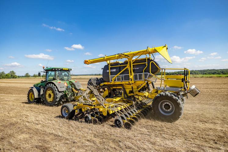 Le Directo No 6000 est doté d’une largeur de travail de 6 mètres.