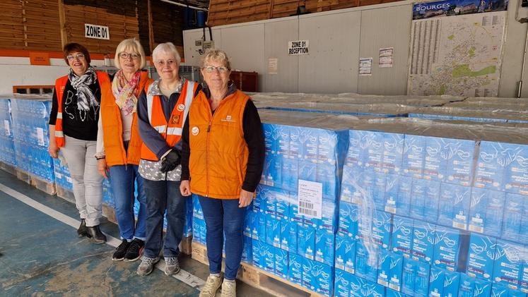 Après un appel aux dons début février, 70 500 litres de lait ont pu être récoltés, puis distribués aux associations d'aide alimentaire de la région.