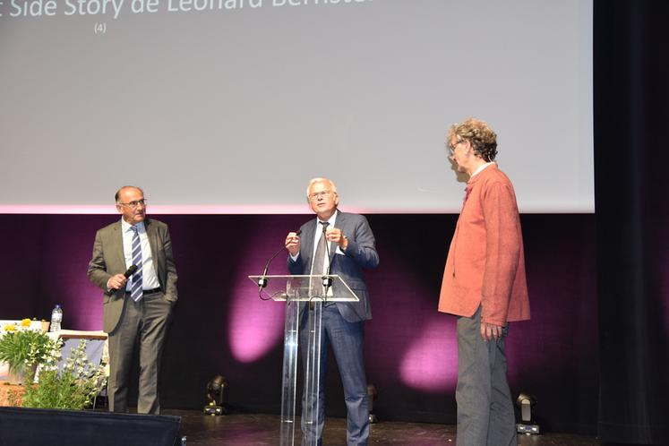 Olivier Hue et Laurent Pilette aux côtés de l'intervenant Michel Podolak. 