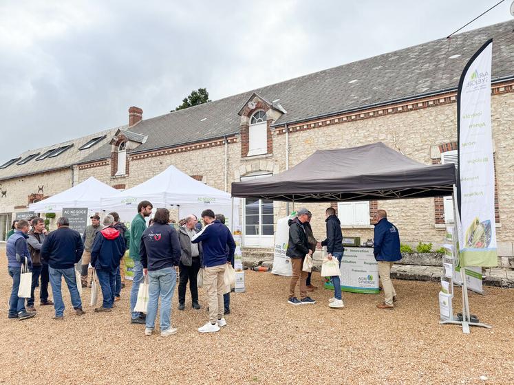 Vendredi 31 mai, à Pézy (Eure-et-Loir). AC Négoce Coupé a invité ses fournisseurs et ses clients pour une journée portes ouvertes et des visites d'essais.