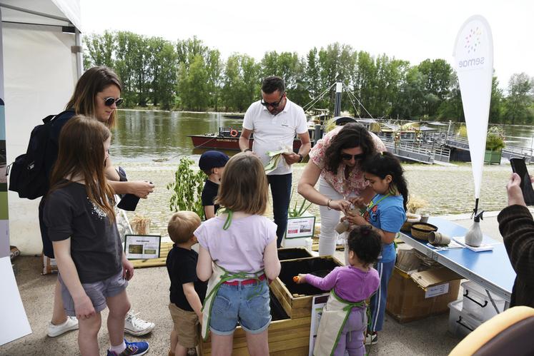 Semae, l'interprofession des semences et plants, a animé des ateliers de plantation afin de faire découvrir aux plus petits les différentes plantes.