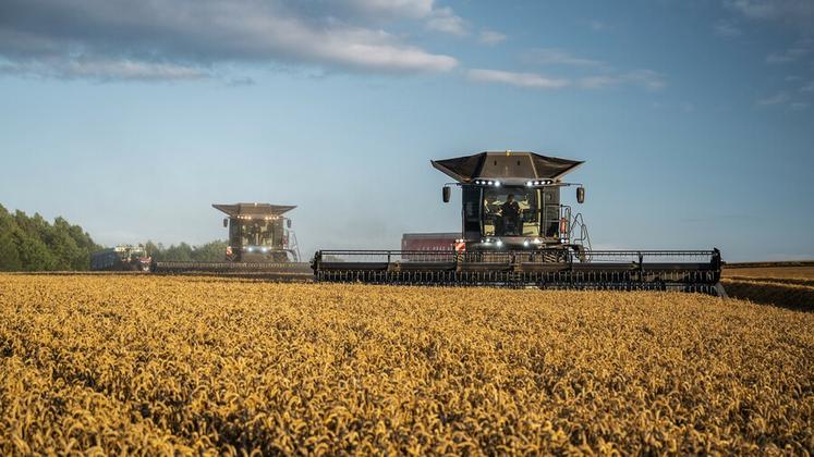 La MF Ideal 7 gagne 25 chevaux de puissance maximale supplémentaire grâce à un nouveau moteur de sept cylindres.