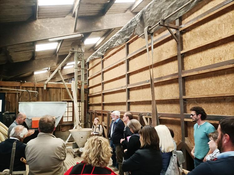 Le volet agricole de Terres de sources encourage les agriculteurs à faire évoluer leurs pratiques et leurs assolements vers des systèmes contribuant à l’amélioration de la qualité de l’eau potable.