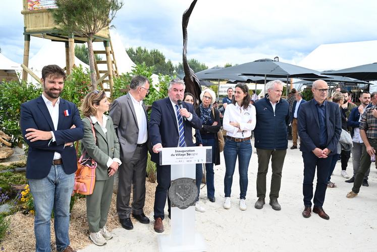 Pascal Bioulac, maire de Lamotte-Beuvron, accompagné de nombreux élus, a inauguré le village Sologne pour sa deuxième édition.