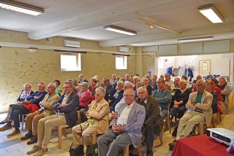 L'assemblée a particulièrement été intéressée par l'intervention sur la rénovation et l'aménagement de l'habitat. 