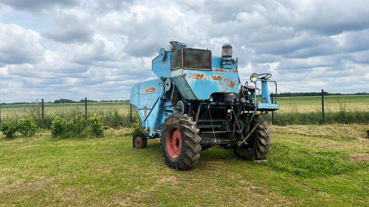 La nouvelle moiss-batt acquise par le canton de Châtillon-Coligny. 