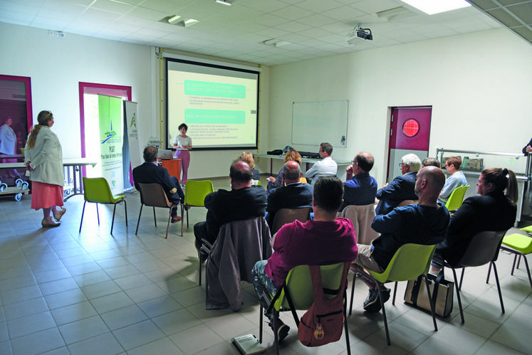 Mercredi 12 juin, à Ascoux. La chambre d'Agriculture du Loiret et le PETR BGP ont présenté les résultats de leur démarche de restauration collective.