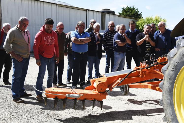 L'assemblée générale fut l'occasion de dévoiler l'une des deux nouvelles herses rotatives que l'association a reçues dans le cadre de la compensation agricole collective du Syndicat mixte d'Artenay Poupry. 