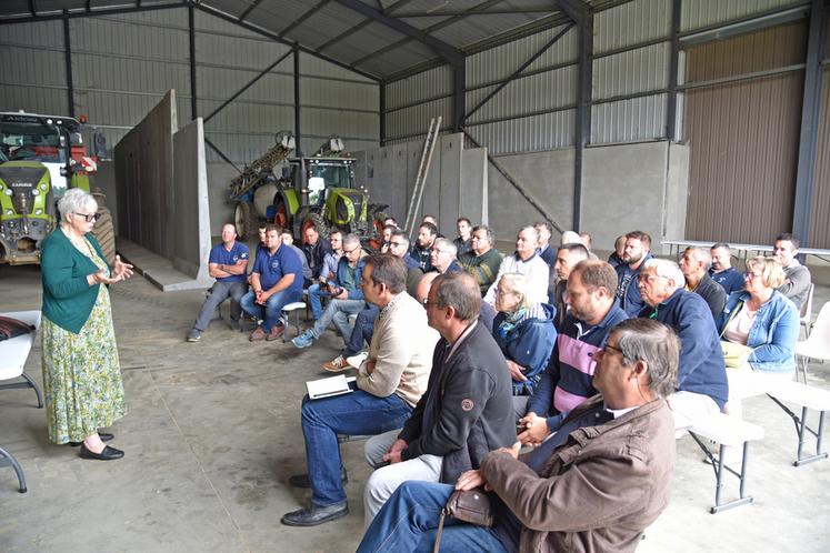 Amponville, mercredi 19 juin. Rencontre avec quatre candidats de la 2e circonscription (Fontainebleau). De g. à d. : Ivanka Dimitrova (RN), Loïc Rousselle (L'écologie au centre), Frédéric Valletoux et sa suppléante Juliette Vilgrain (Ensemble) et Guillaume Cazauran (Reconquête !).