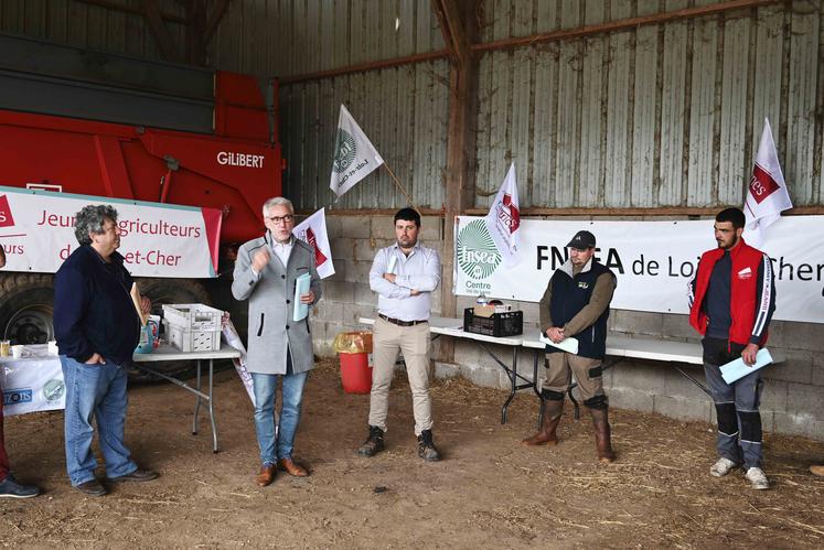 Mardi 18 juin, à Choue. Christophe Marion, actuel député de la 3e circonscription et candidat à sa réélection, était le seul des candidats à avoir répondu favorablement à l'invitation des syndicats agricoles FNSEA 41 et JA 41.