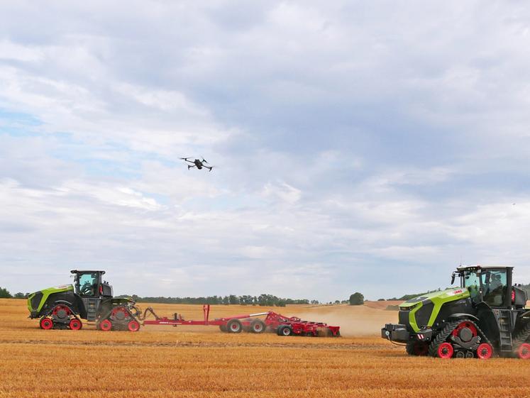 En catégorie ouverte, le drone doit voler à vue et ne pas survoler de rassemblements de personnes.