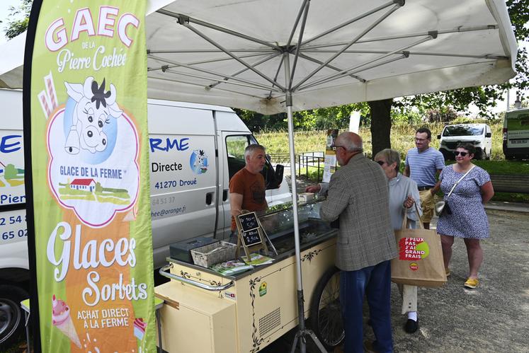 Le marché des producteurs organisé par Bienvenue à la ferme de Loir-et-Cher est toujours un moment privilégié pour échanger avec les consommateurs. 