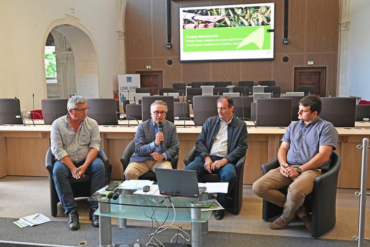 Mardi 25 juin, à Blois. Philippe Gouet, président du conseil départemental, et Arnaud Bessé, président de la chambre d'Agriculture de Loir-et-Cher, ont présenté l'Agenda 41 - Agri 2030.