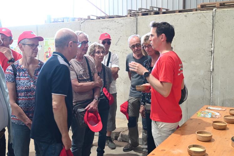 La journée a permis de présenter tous les maillons de la filière blé dur du champ à l'assiette. Les consommateurs ont appris comment sont produites leurs pâtes.