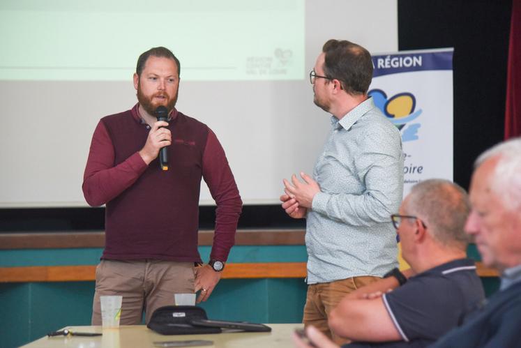 Le 6 juin, à Terminiers. Les animateurs de l'association Hommes et territoires, Aymeric Courbois (à g.) et Florent Mulot, on fait le point sur leurs actions en zone Natura 2000.