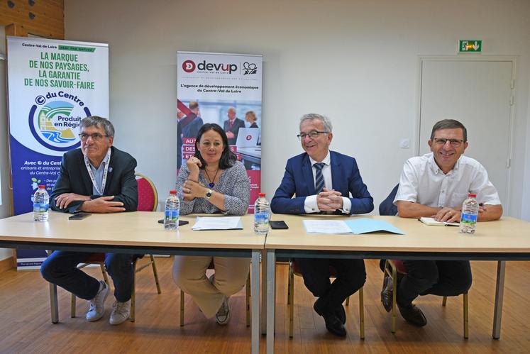 Mardi 25 juin, à Cheverny (Loir-et-Cher). De g. à d. : Bruno Rocquain, Temanuata Girard, François Bonneau et Philippe Noyau ont présenté les deux actions de promotion C du Centre du second semestre 2024.