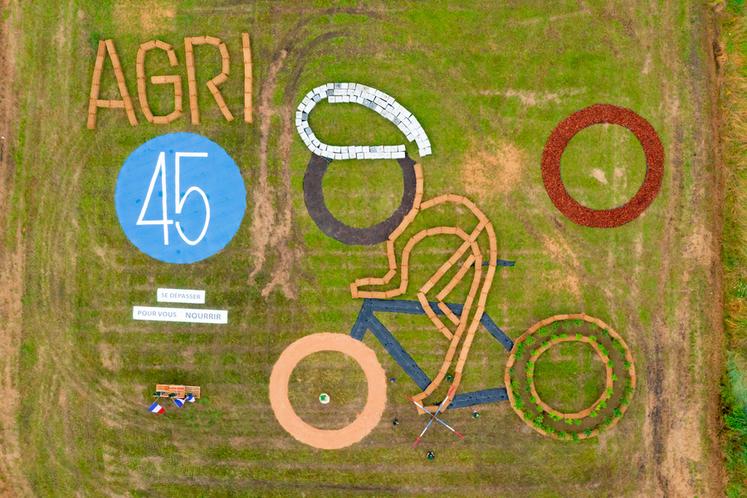 Les agriculteurs du Loiret comptent sur un maximum de voix pour remporter le vote du public qui désignera la plus belle fresque réalisée dans le cadre du Tour de France.