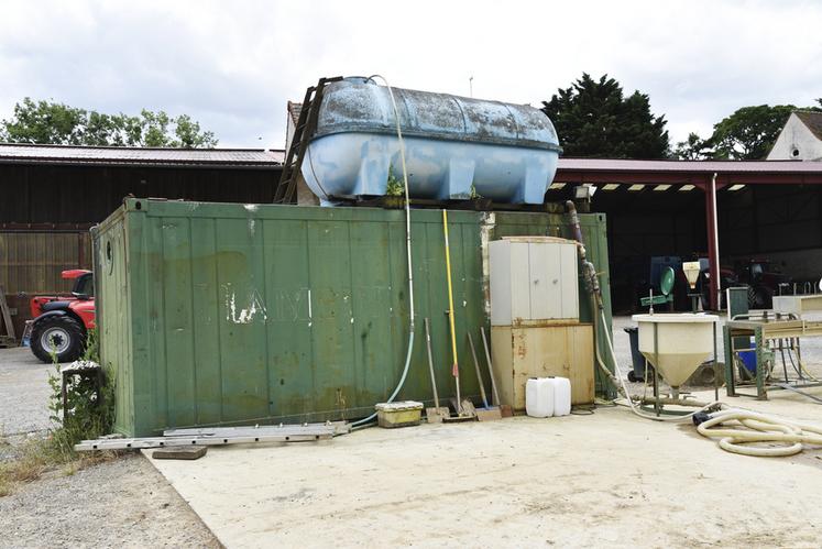 Emmanuel Girard-Boisseau et son frère ont construit un local phytosanitaire à partir d'un container.