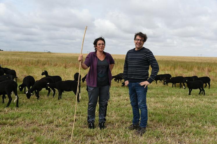 Une fois son diplôme obtenu en juin 2023, Isabelle Gravrand s'est installée à Tavers, près de chez Frédéric Gond (sur cette photo) et Quentin Vergracht.