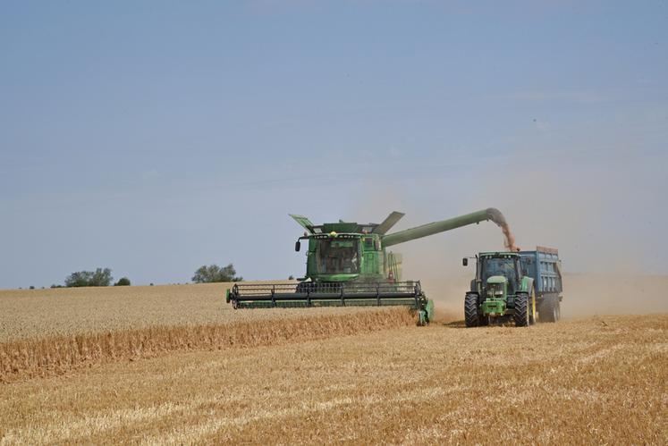 Une prime de moisson est attribuée aux salariés en CDI ayant participé aux travaux de moisson de l’exploitation.