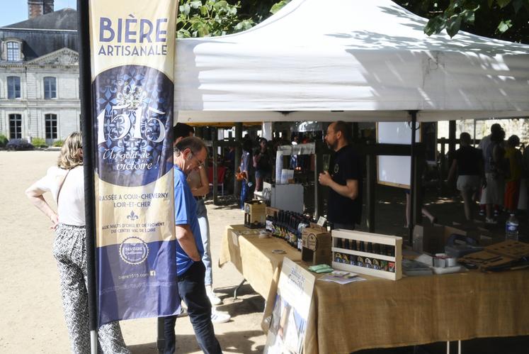 Dimanche 21 juillet, à Blois. La Brasserie Guillaume, de Cour-Cheverny, était présente parmi la dizaine de producteurs locaux participant au marché organisé par l'association Bienvenue à la ferme de Loir-et-Cher.