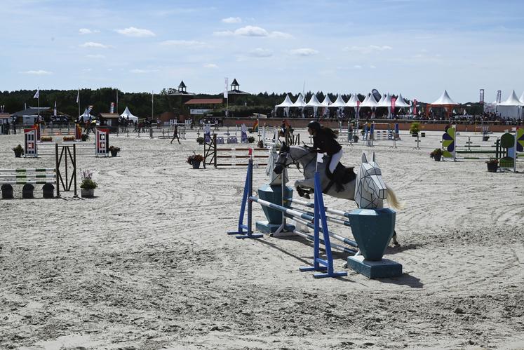 Tout au long des championnats de France des clubs 2024, du 20 au 27 juillet, plusieurs épreuves de saut d'obstacles ont eu lieu dont dans une ambiance conviviale. 