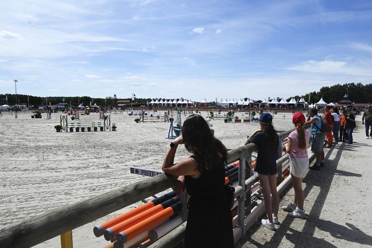 Cette année encore, les spectateurs étaient venus en nombre pour venir soutenir les cavaliers engagés dans les compétitions ou simplement profiter d'une journée d'équitation sous un beau soleil. 