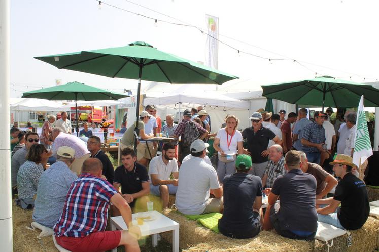 La convivialité sera le maître mot du week-end. Tous les agriculteurs sont attendus sur le stand de la FNSEA 45 et des JA Loiret pour un moment de partage et d'écoute.