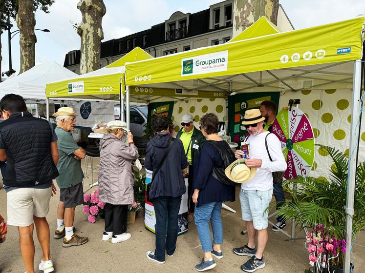 Roue et cadeaux à gagner sur le stand de Groupama, soutien précieux des JA. 