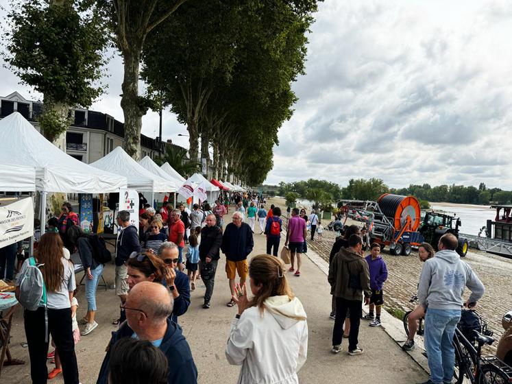 Des milliers de visiteurs ont arpenté les quais de Loire pour profiter des gourmandises et animations proposées.  
