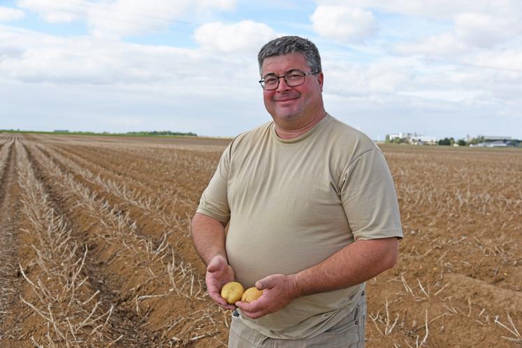 Agriculteur à Épieds-en-Beauce, Thomas Pointereau a implanté deux variétés tardives de pommes de terre qui ne seront récoltées que dans quelques jours.