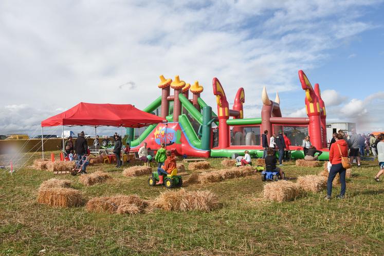 Une Fête de l'agriculture sans espace pour les enfants, ça n'existe pas. Les plus jeunes ont également pu faire un tour en poney, profiter de la Ferme de Tiligolo, ou s'initier aux joies du VTT.
