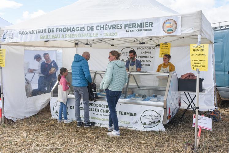 Organisé sur le thème Du champ à l'assiette, la Fête a fait la part belle aux producteurs locaux comme ici Les Chèvres de Bailleau.