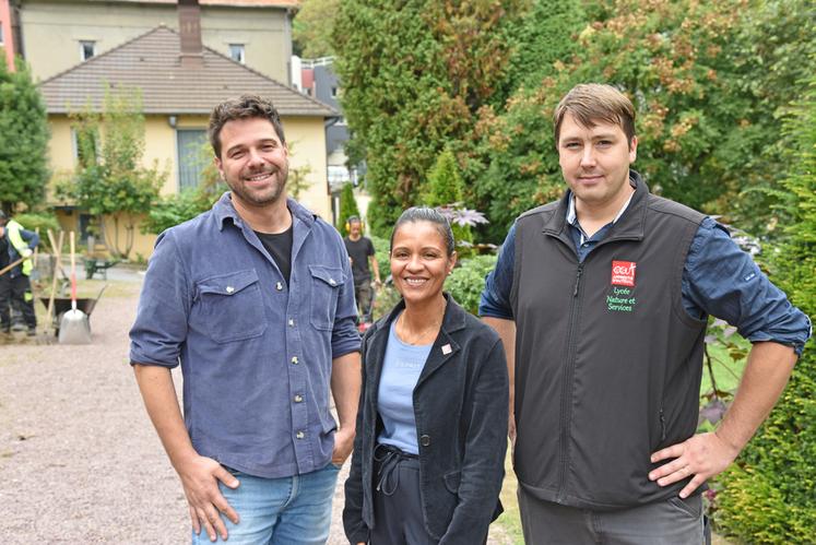 Vincent Levasseur, responsable de l'apprentissage, Isabelle Barry, responsable de l'internat, et Paul Dilly, formateur en aménagements paysagers, (de g.à d.) font partie de l'équipe pédagogique du lycée Nature et services de Sannois (Val-d'Oise).