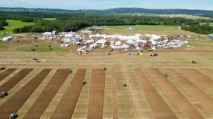 Un site exceptionnel de plus 60 hectares agencé autour d'un arc de cercle.