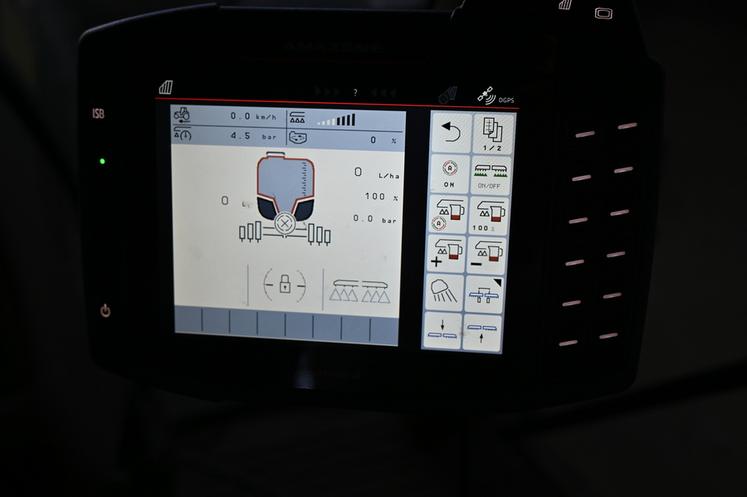 Le buse à buse et l'ordinateur de bord intuitif permettent d'éviter les doublures qui n'excèdent jamais 50 centimètres. 