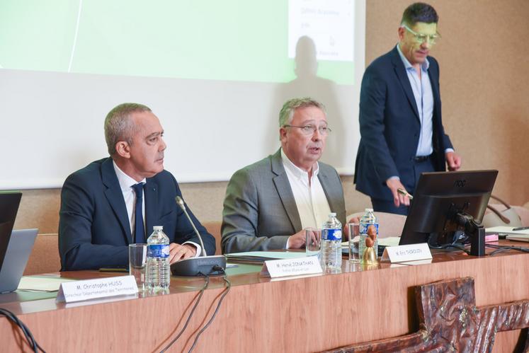 Le 16 septembre, à Chartres. Éric Thirouin a présidé l'avant-dernière session de la mandature pour la Chambre aux côtés du préfet Hervé Jonathan, annonçant qu'il ne briguerait pas de nouveau mandat.