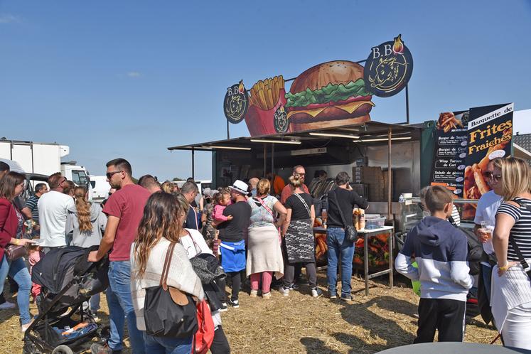 Que ce soit pour le menu du terroir ou au foodtruck spécial gibier, il fallait être patient pour manger. Le Festival a été victime de son succès !