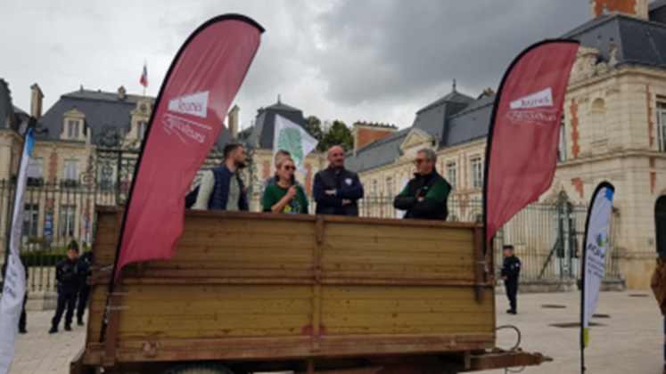 La FNSEA 86 et les Jeunes agriculteurs de la Vienne ont organisé une mobilisation contre la validation de l'étude HMUC Clain.