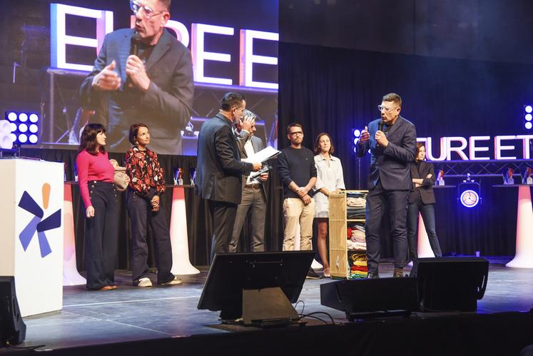 Jeudi 19 septembre, à Chartres. La chambre d'Agriculture est partenaire des Trophées des entreprises d'Eure-et-Loir, ce qui permet à son directeur, Didier Agez (à d.), d'en souligner le rôle. 