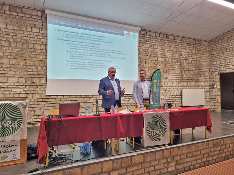 Mercredi 18 septembre, à Amilly. La FNSEA 45 a organisé une réunion sur les promesses du gouvernement avec Franck Laborde, président de l'AGPM, et Sébastien Méry, président de la FNSEA 45.