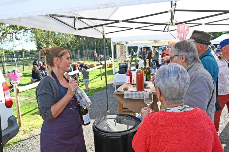 Les produits locaux ont ravi les papilles des visiteurs de la Ferme de l'étang, dont les vins du Domaine des Caves aux Caux. 