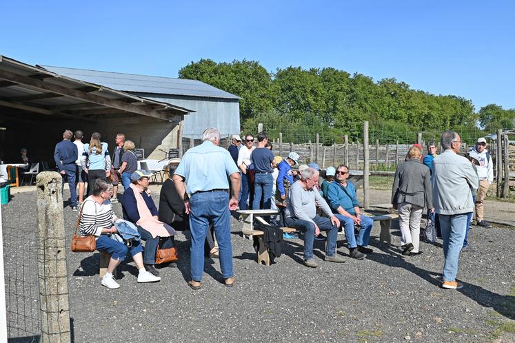 De nombreux visiteurs ont pu découvrir l'élevage de cervidés à l'occasion d'une visite guidée.
