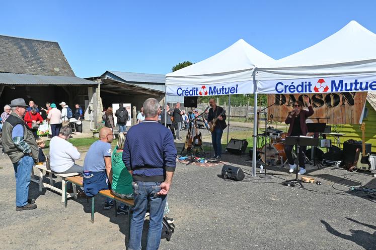 Le groupe de rock Daqson a mis l'ambiance durant les portes ouvertes de la Ferme de l'Étang à Épuisay.