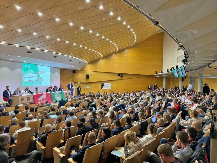 Jeudi 12 septembre, à Paris. Lors du conseil fédéral FNSEA-JA, la salle est comble pour lancer une campagne qui veut faire valoir le bon sens.