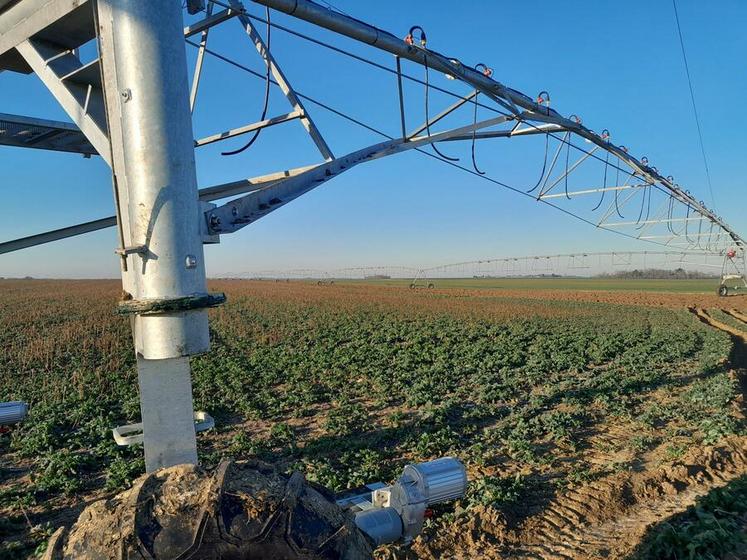 Le système 9500CC Custom Corner de l'américain Lindsay se revendique la solution d'irrigation la plus complète du marché.