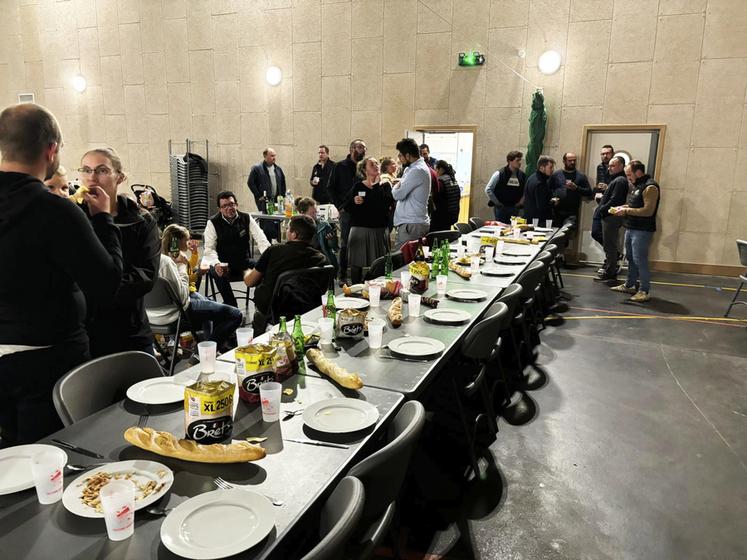 Une quarantaine d'adhérents de toute la région se sont retrouvés aux confluences de trois départements.