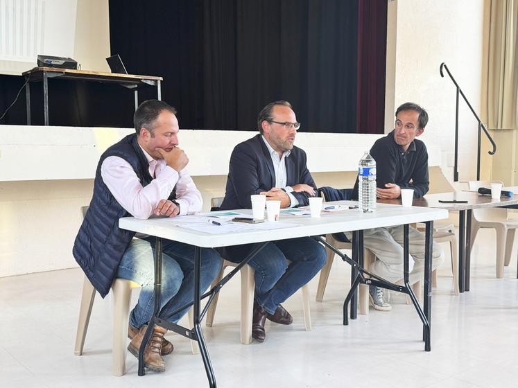 Aurélien Sargeret, vice-président, Paul Dubray, nouveau président de l'union du Val-d'Oise, et Damien Radet, secrétaire général de la FDSEA Île-de-France.