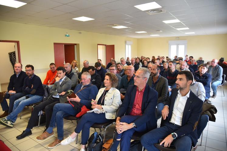 La Chapelle-Saint-Sulpice, jeudi 26 septembre. Les adhérents sont venus en nombre participer à cette réunion FDSEA 77 de rentrée.