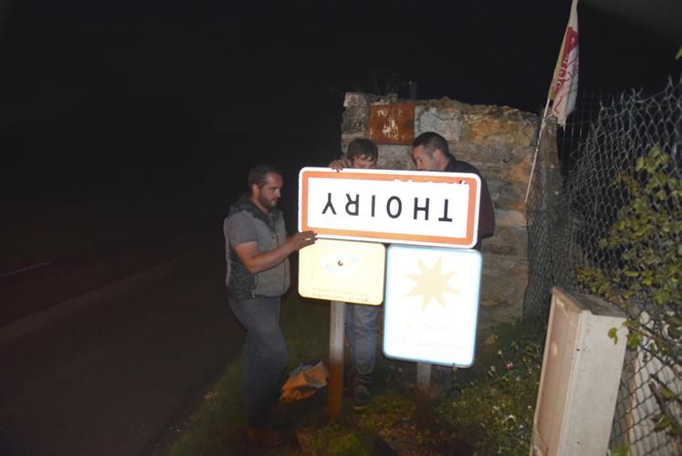 Dans les Yvelines, le panneau Osmoy a été remplacé par celui de Thoiry.